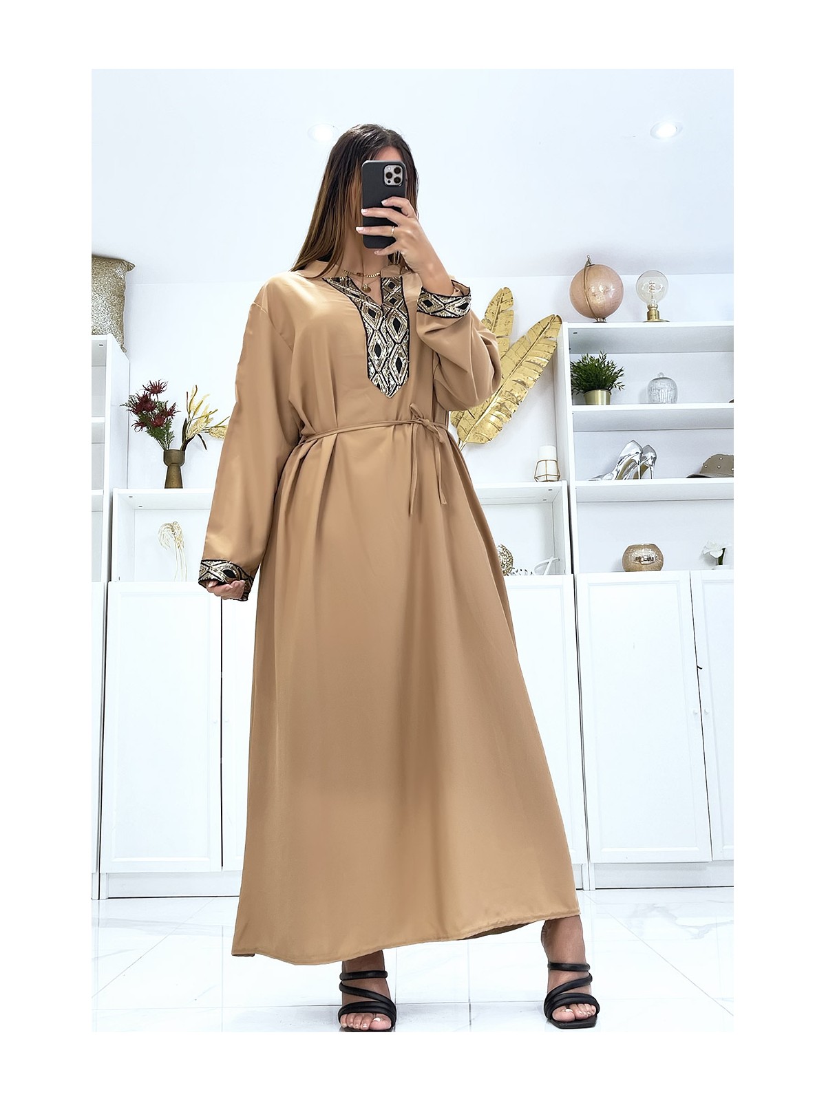 Robe camel à manches longues et sequin aux manches et au col - 2