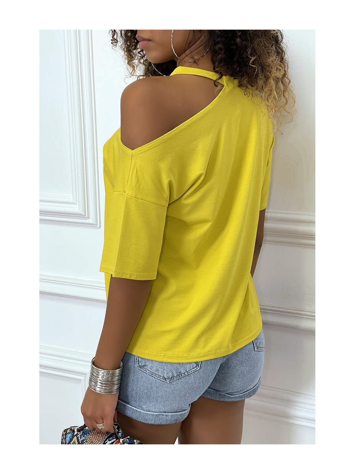 Tee-shirt jaune avec epaule denudé - 4