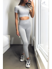 Ensemble legging et top sport gris en matière gênante - 4