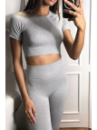 Ensemble legging et top sport gris en matière gênante - 5