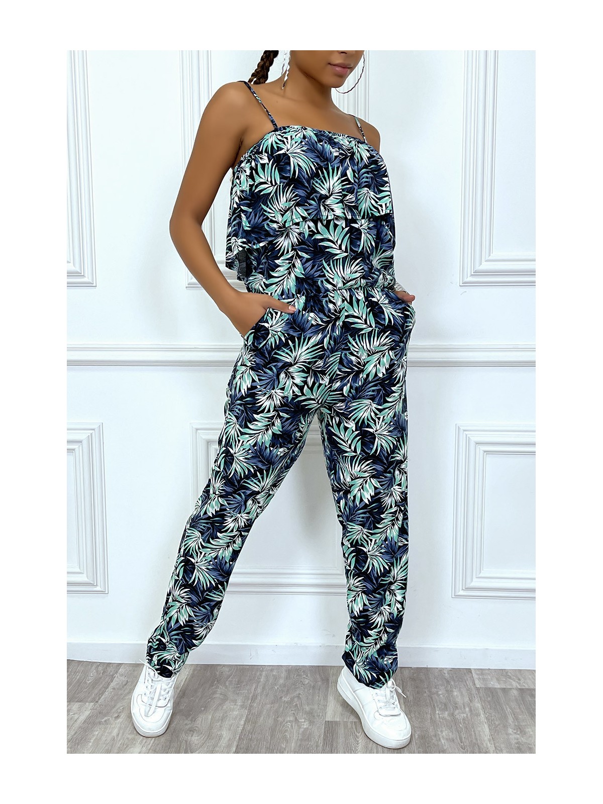 Combinaison pantalon fleuri vert avec volant et bretelles reglables - 2