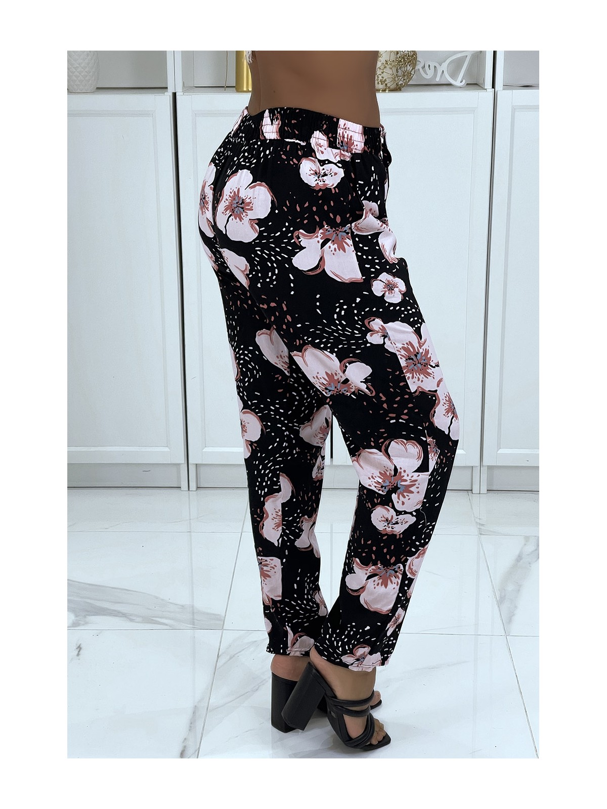 Pantalon fluide rose à motif floral B-60 - 4