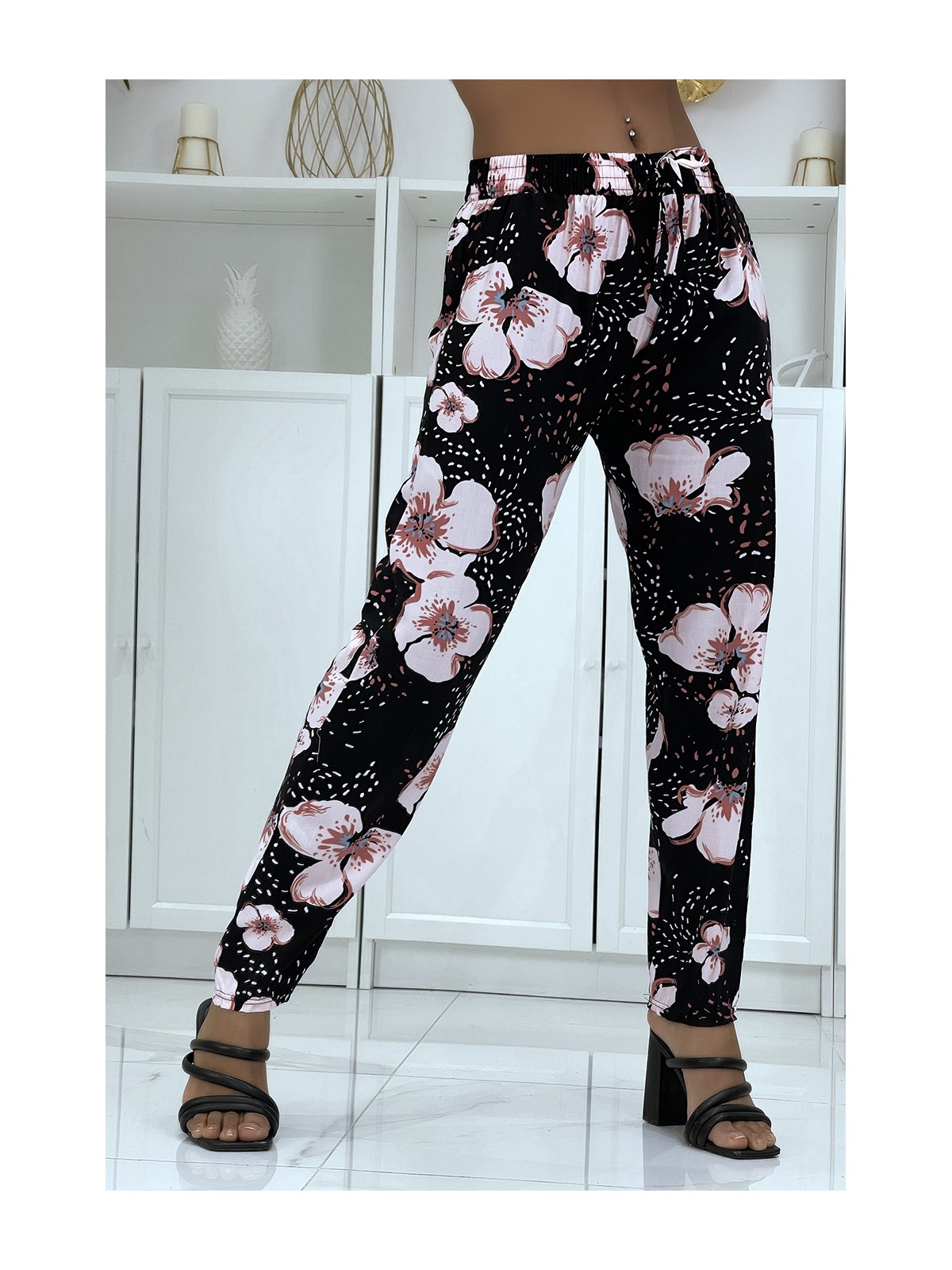 Pantalon fluide rose à motif floral B-60 - 5