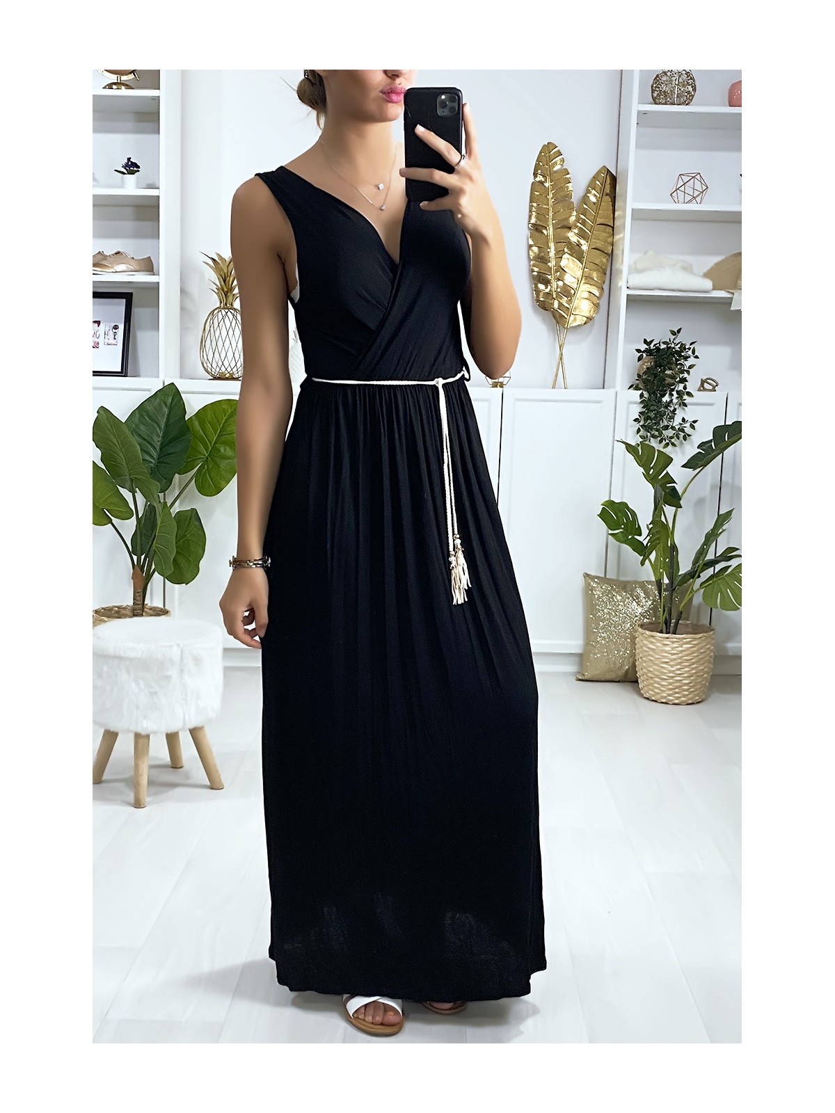 Longue robe croisé noir avec ceinture en cordon - 2
