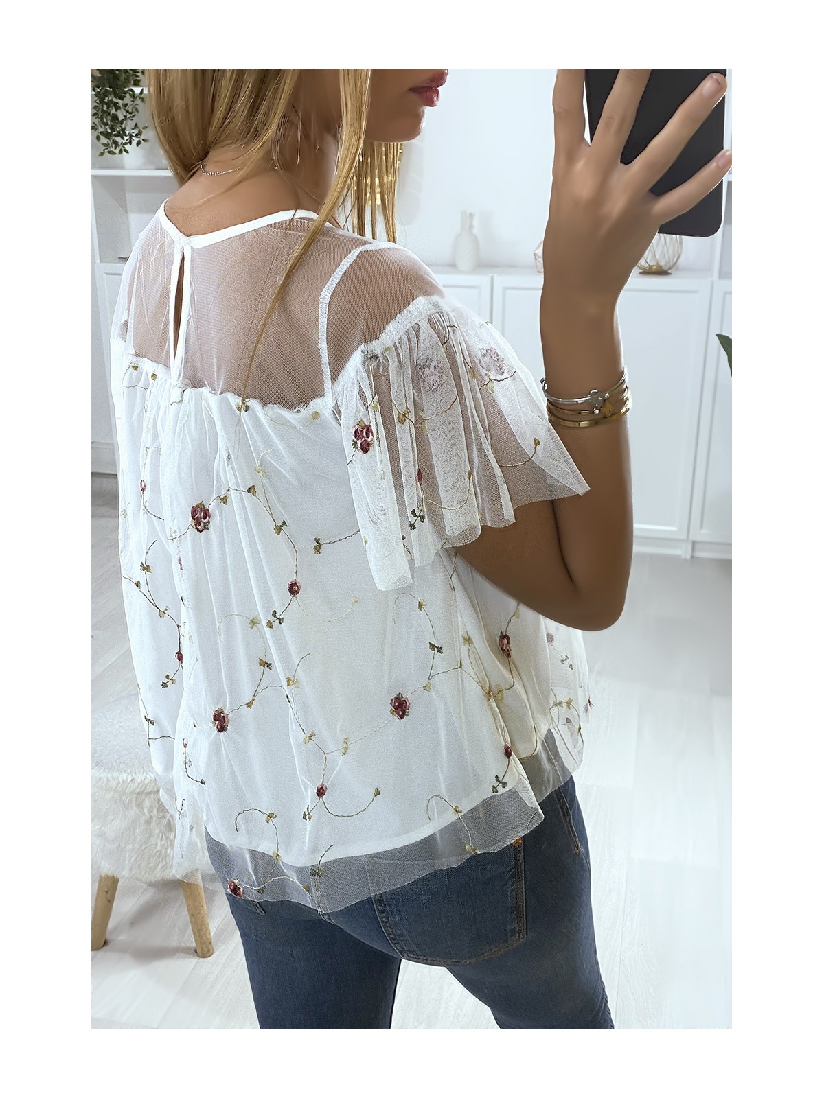 Blouse blanche à volant avec broderie - 4