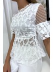 Blouse blanche avec joli motifs dentelle et volant - 5