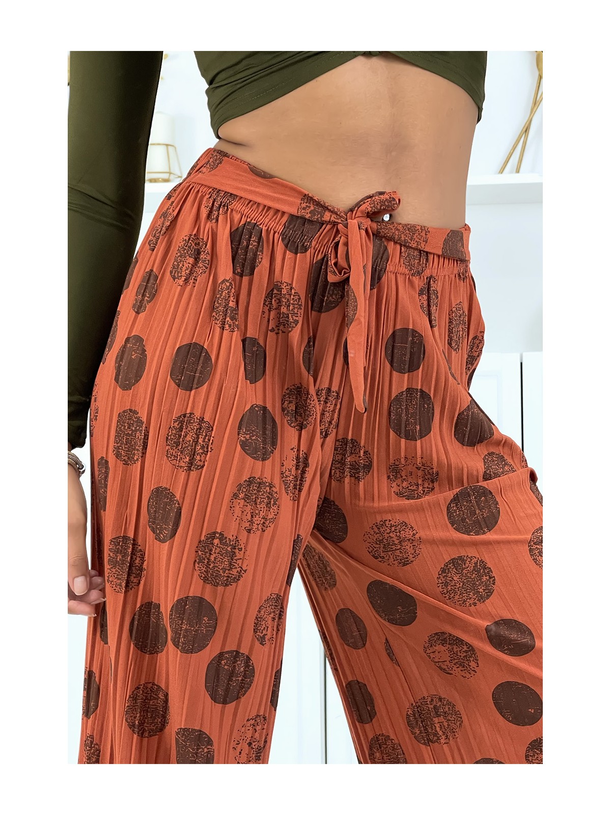 Pantalon palazzo plissé cognac avec motif - 5